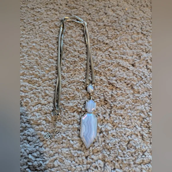 EUC Kendra Scott Wyatt In Iri Blue Lace Agate - Picture 1 of 4